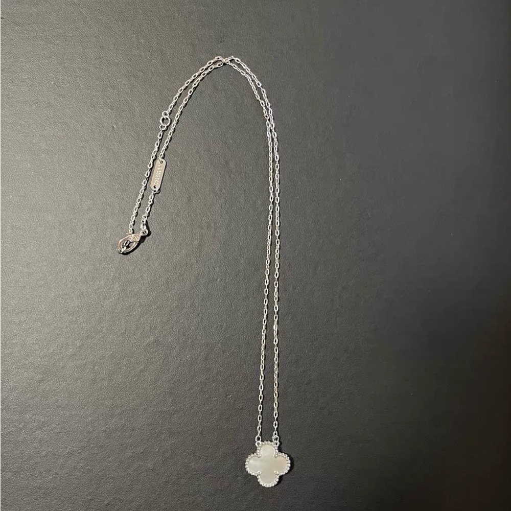 Vca style White Carnelian Motif Pendant Gold Clover Flower Necklace